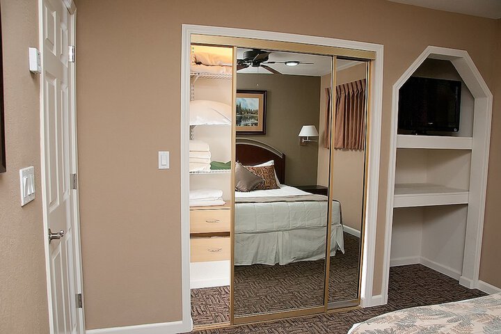 Room 5 of 82