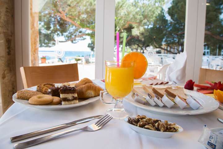 Breakfast/Coffee Service 23 of 48