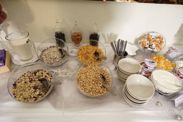 Dining 40 of 50