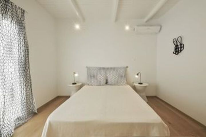 Room 13 of 18
