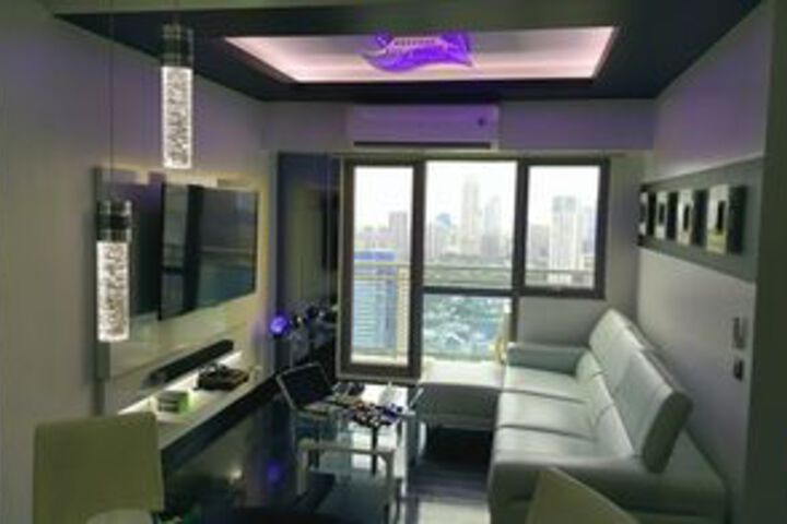 Lower Penthouse Unit in Acqua Residences