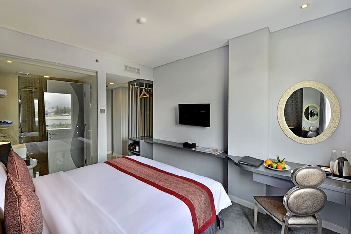 Room 10 of 48