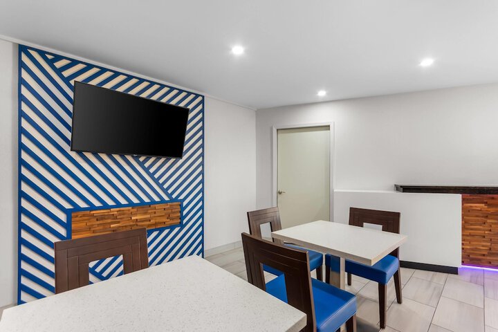 Hotel Interior 5 of 37