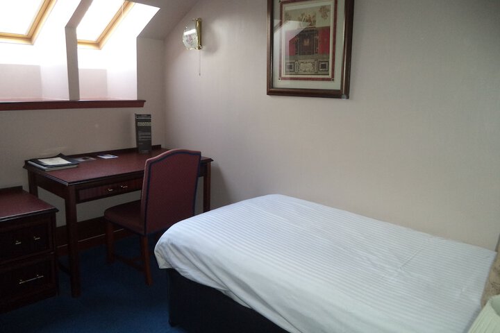 Room 7 of 42