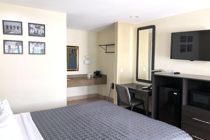 1 King Bed (1 of 13)