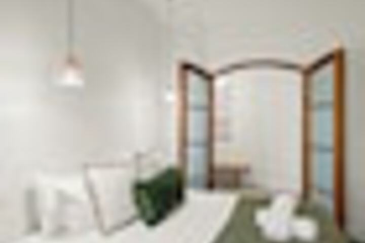 Room 5 of 318