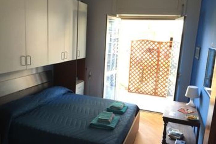 Room 12 of 25