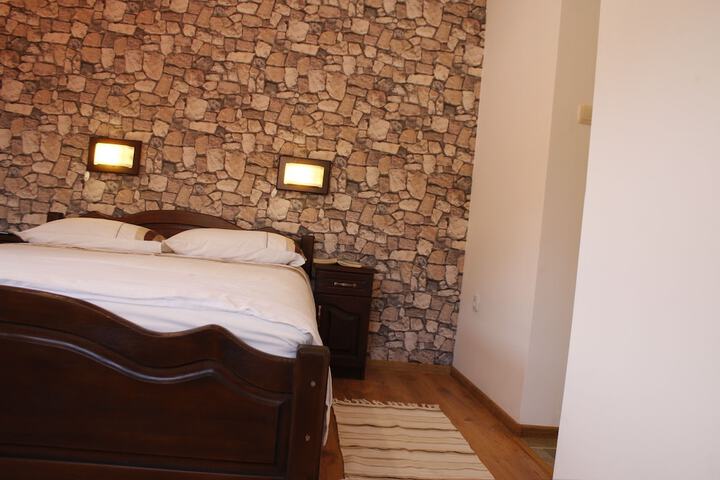 Room 4 of 40