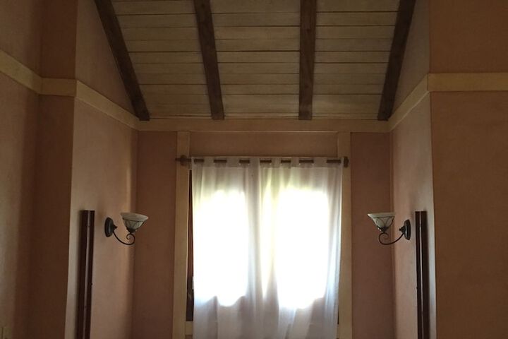 Room 3 of 99
