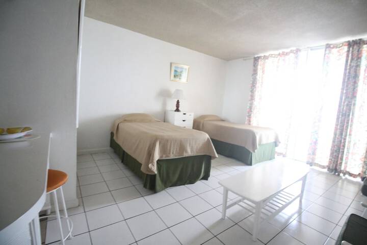 Room 8 of 33