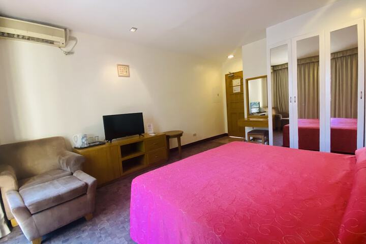 Room 9 of 37