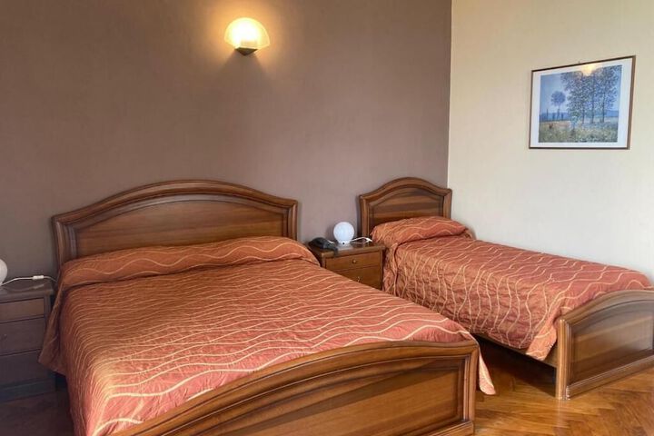 Room 2 of 38