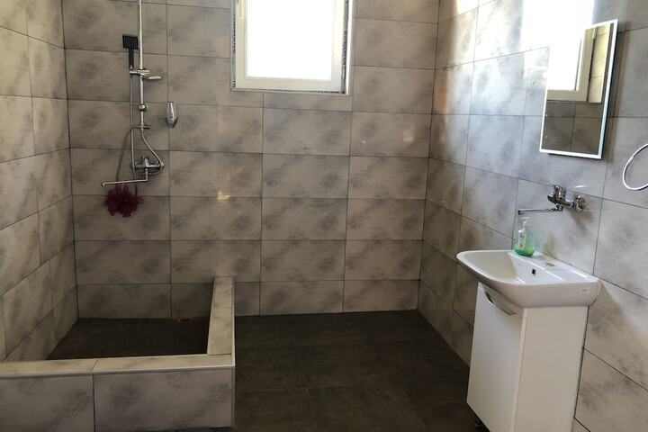 Room 15 of 28