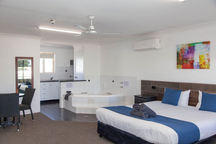 Room 33 of 89