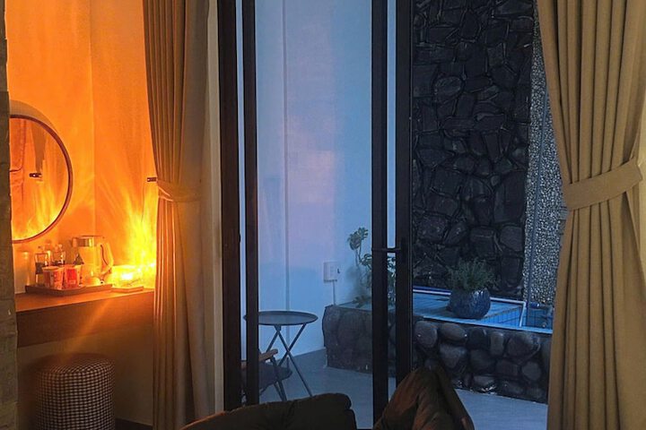 Room 8 of 43