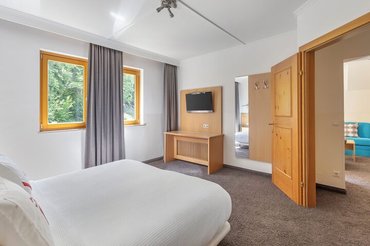 Room 13 of 74