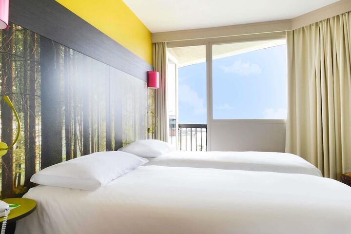 Room 16 of 116