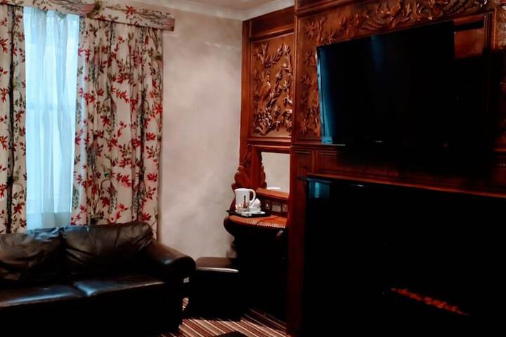 Room 32 of 79