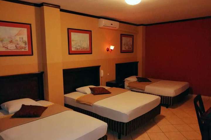 Room 4 of 11