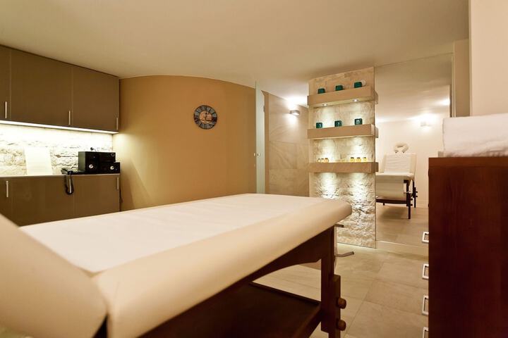 Room 42 of 74