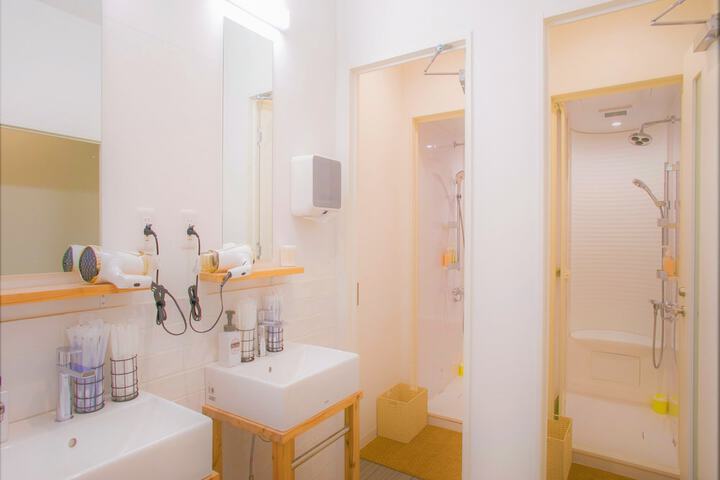 Room 14 of 24