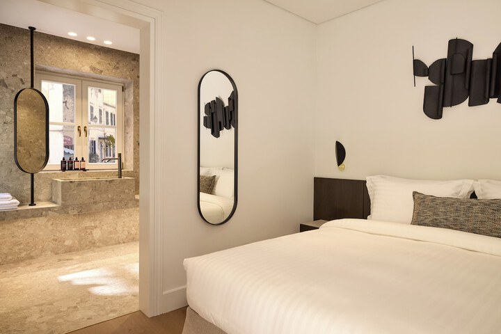Room 6 of 50