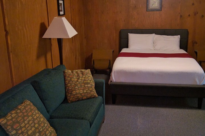 Room 6 of 53