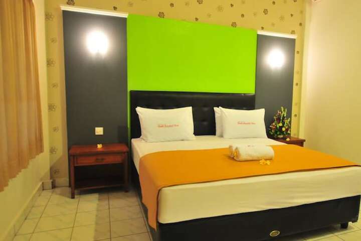Room 3 of 73