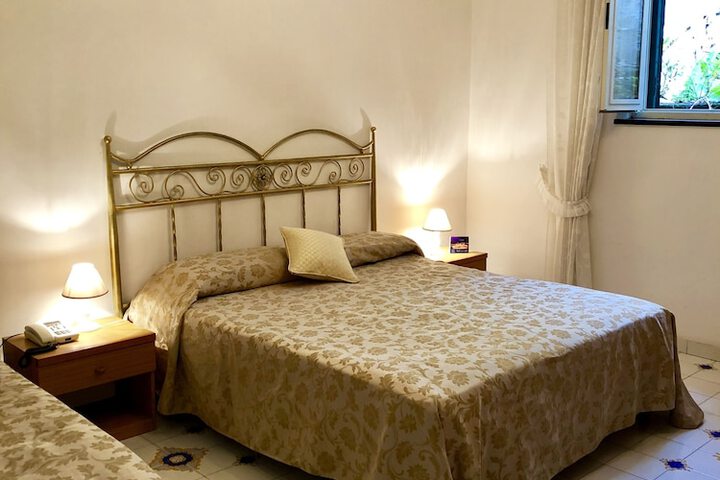 Room 9 of 48