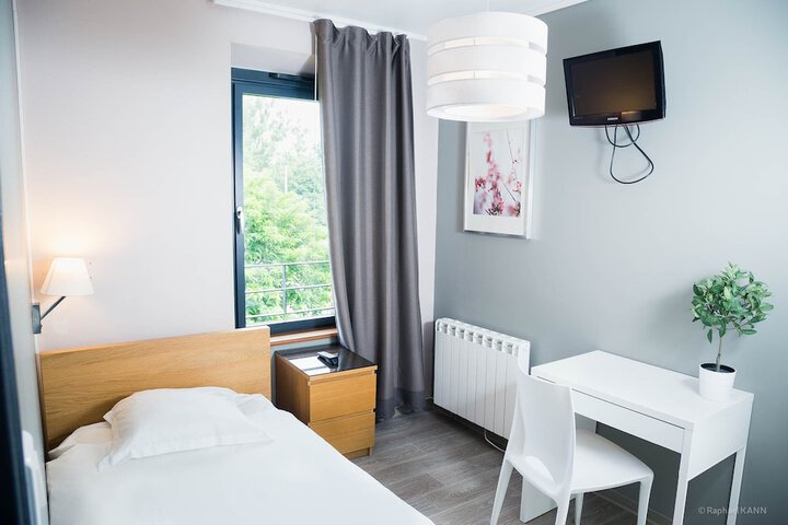 Room 11 of 38