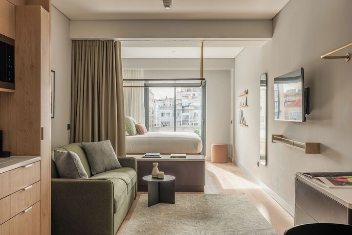 Room 10 of 43