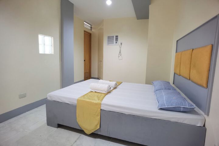 Room 5 of 18