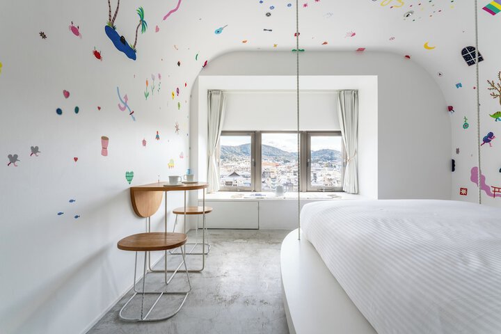 Room 73 of 118