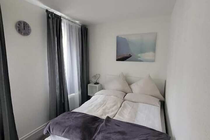Room 2 of 25