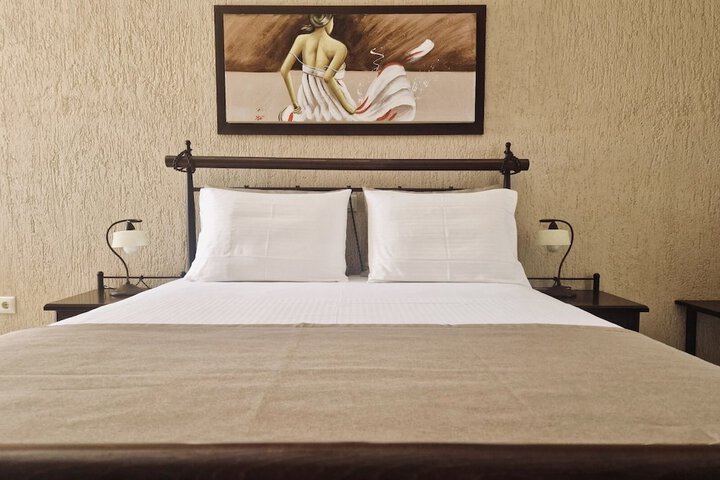 Room 4 of 25