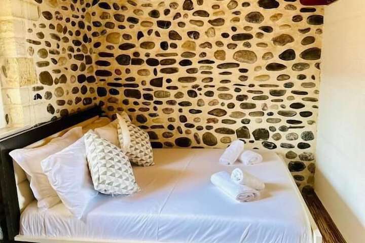 Room 4 of 69
