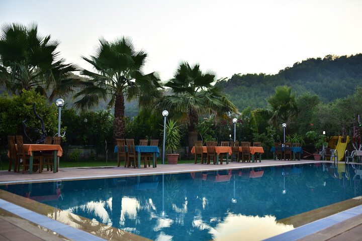 Pool 17 of 33