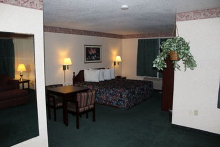 Room 27 of 76