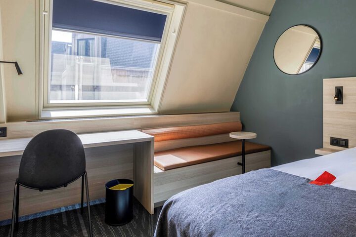 Room 48 of 119