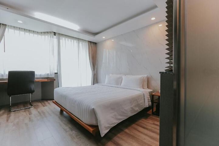 Room 7 of 44