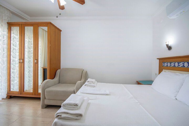Room 34 of 63