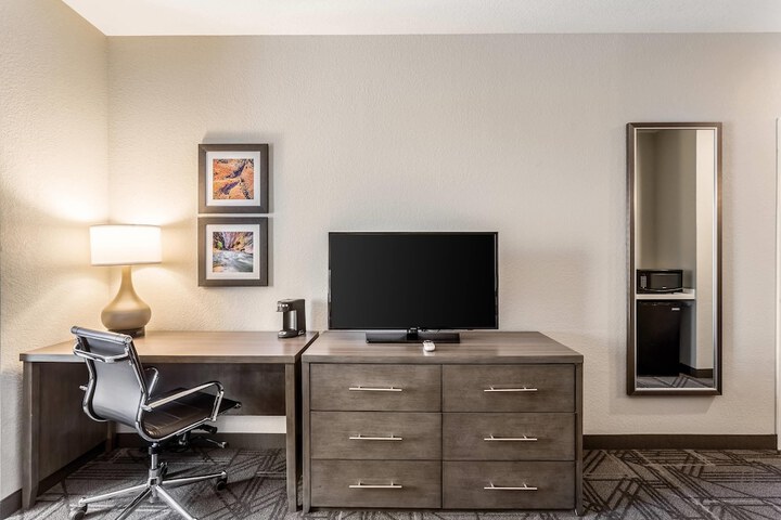 Room 13 of 100