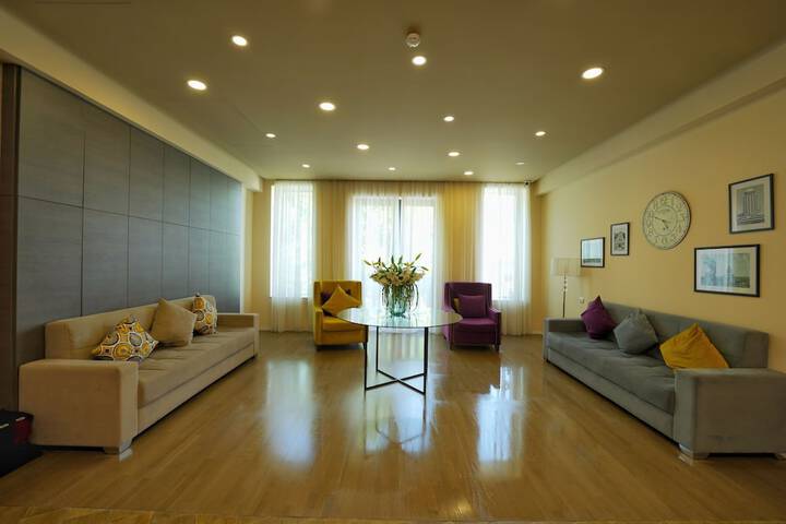 Lounge 63 of 69