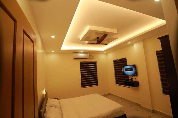 Room 5 of 10