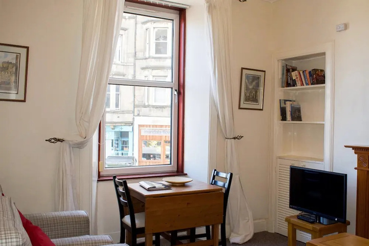 Room 2 of 18