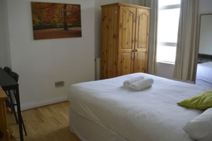 Room 8 of 10