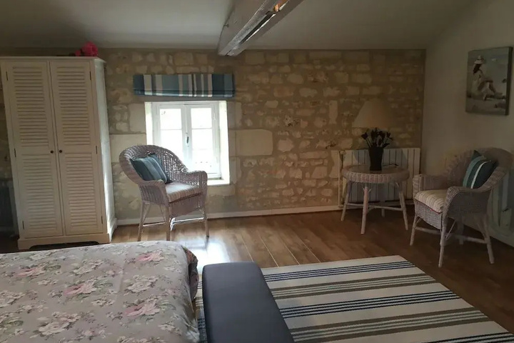 Room 2 of 10