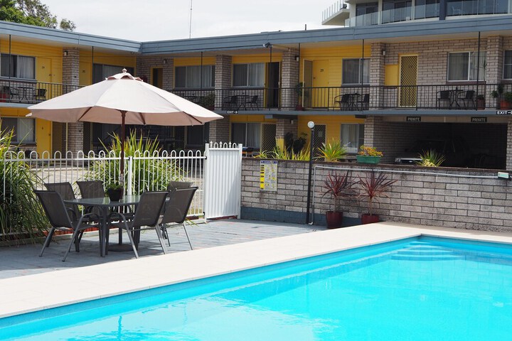 Pool 51 of 59