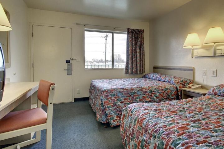 2 Double Beds (4 of 5)