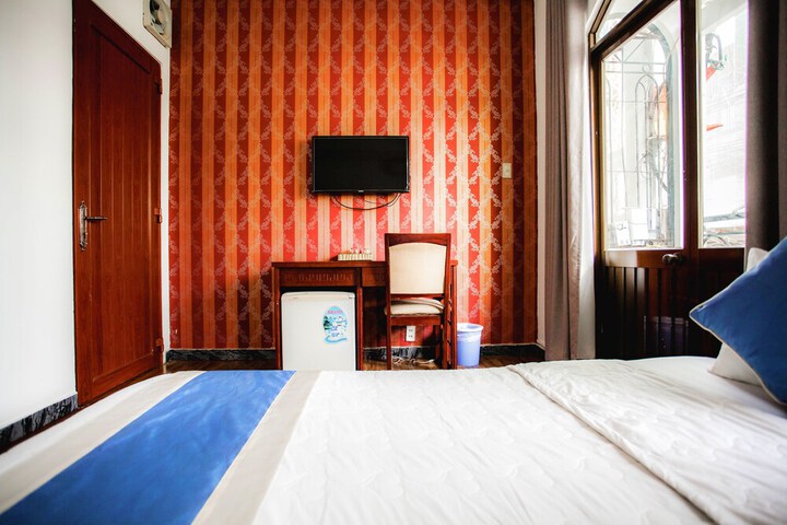 Room 6 of 24